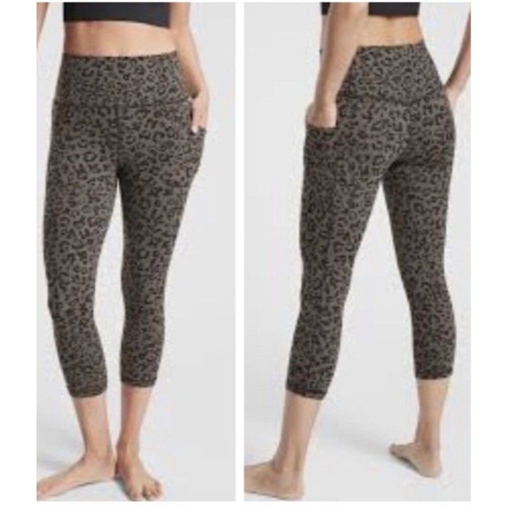 Athleta Salutation II Capri Leggings XS Leopard Print Pockets
